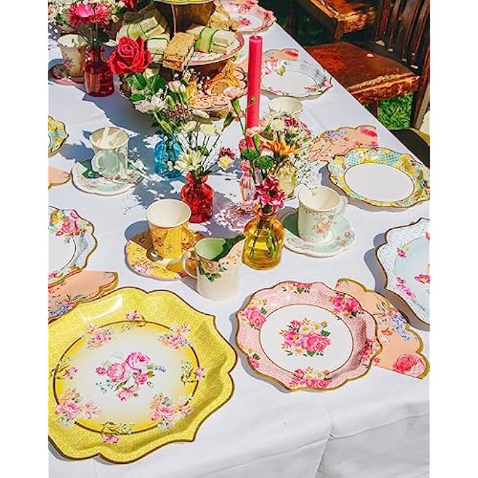 TRULY SCRUMPTIOUS SCALLOPED EDGE FLORAL PAPER NAPKIN 20-PACK, 33 CM SIZE, BEIGE - Image 4